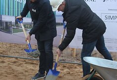 Kapsulės įkasimas pažymėjo modernios teniso arenos statybų pradžią
