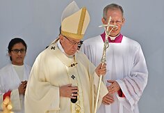 Popiežiaus Pranciškaus aukotos mišios Abu Dabyje