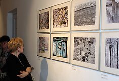 Lilijos Valatkienės fotografijų paroda „NEparadinė Lietuva“ simbolizuoja išsivaikščiojusią Lietuvą