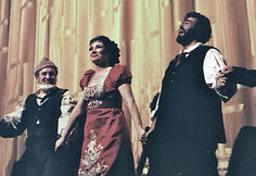 Vaclovo Daunoro debiutas Metropoliteno operoje Niujorke. Ant scenos su Carol Vaness ir Luciano Pavarotti