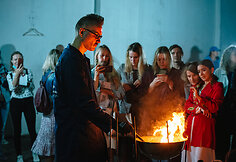 D.Vaičekausko performansas „Dekonstruojant Sašą Kurmazą“ Lavra galerijos kieme