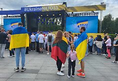 &bdquo;Keliu vėliavą už Ukrainą NATO&ldquo; maratono dalyvių pasitikimas Luki&scaron;kių aik&scaron;tėje