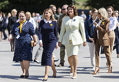 NATO lyderių antrosios pusės rinkosi bendrai nuotraukai prie Valdovų rūmų