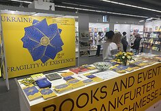 Pokalbiai Ukrainos stende Frankfurto knygų mugėje