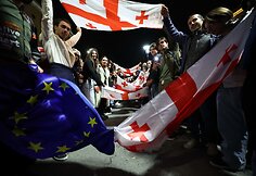 Sakartvele tęsiasi protestai prie&scaron; &bdquo;užsienio įtakos&ldquo; įstatymą