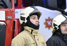 Lietuvos ugniagesiai gelbėtojai Tylos minute pagerbė žuvusio kolegos Rolando Venslauskio atminimą