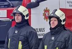 Lietuvos ugniagesiai gelbėtojai Tylos minute pagerbė žuvusio kolegos Rolando Venslauskio atminimą