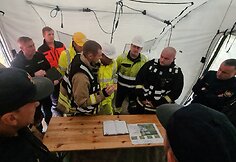 Ekspertai ie&scaron;ko būdų, kaip užgesinti gaisrą dujų pilstymo stotyje