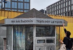 Dovydo Laurinaičio performansas &bdquo;Ar &scaron;is žmogus toks pat lietuvis kaip tu?&ldquo;