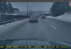 Bandymas sprukti nuo pareigūnų baigėsi &scaron;alikelėje
