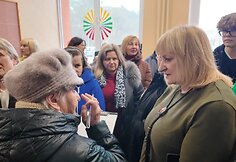 Alytaus pedagogai kyla į akciją dėl atleistos etikos mokytojos