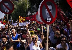 Makedoniečiai protestuose reikalauja ministro pirmininko atsistatydinimo