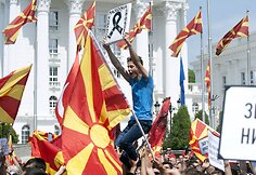 Makedoniečiai protestuose reikalauja ministro pirmininko atsistatydinimo