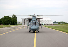 Lietuvos kariuomenė įsigijo naują paie&scaron;kos ir gelbėjimo sraigtasparnį &bdquo;Eurocopter&ldquo; AS365N3+  &bdquo;Dauphin&ldquo;.