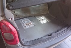 Cigarečių slėptuvė automobilio bagažinėje