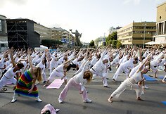 Visame pasaulyje praktikuojama joga