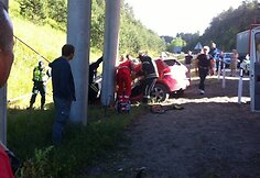 Ugniagesiai traukia vairuotoją i&scaron; automobilio