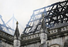 Deganti bažnyčia Prancūzijoje