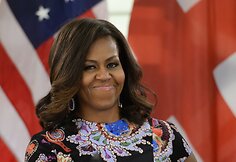 Michelle Obama susitiko su Londono mokinėmis