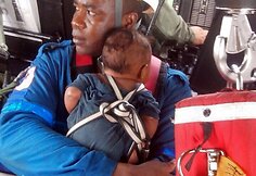 Mama su vaiku išgyveno lėktuvo katastrofą Kolumbijos miškuose