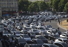 Protestuojantys Paryžiaus taksi vairuotojai