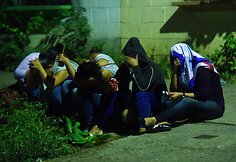 Artimieji laukia žinių apie nužudytuosius 14 gaujos &bdquo;Barrio 18&ldquo; narių