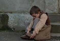 Kadras i&scaron; filmo &bdquo;Medis klumpėms&ldquo;