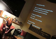 I.Valantinaitė skaito poeziją Zagrebo literatūros festivalyje
