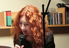 I.Valantinaitė skaito poeziją Zagrebo literatūros festivalyje