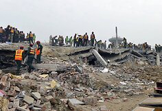 Lahore sugriuvo gamyklos pastatas