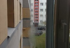 Kiau&scaron;iniais apmėtomas daugiabutis