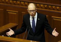 Rados narys Olehas Barna užpuola Arsenijų Yatsenyuką