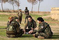 Prieš „Islamo valstybės“ džihadistus kovojančios kurdės