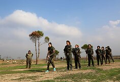 Prieš „Islamo valstybės“ džihadistus kovojančios kurdės