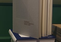 Hitlerio knyga &bdquo;Mano kova&ldquo; su istorikų komentarais Vokietijos knygynuose