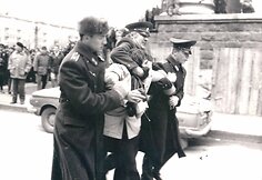 Lietuvos žmonės tragi&scaron;komis 1991 metų sausio mėnesio dienomis Vilniuje, Nepriklausomybės aik&scaron;tėje prie Auk&scaron;čiausiosios Tarybos