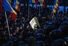 Protestai prie parlamento Modovoje