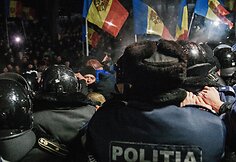Protestai prie parlamento Modovoje