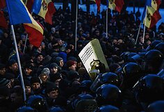 Protestai prie parlamento Modovoje