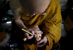 Užkalbėtos tailandiečių lėlės &ndash; vaikai-angelai &ndash; tikima atne&scaron;a laimę ir turtus