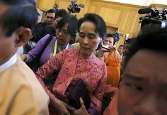 Mianmaro parlamente darbą pradeda Aung San Suu Kyi partija
