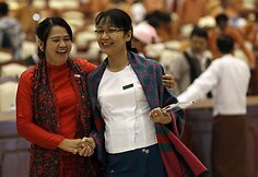 Mianmaro parlamente darbą pradeda Aung San Suu Kyi partija