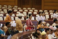 Mianmaro parlamente darbą pradeda Aung San Suu Kyi partija