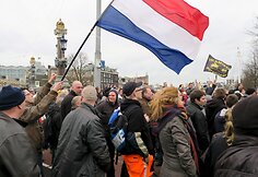 Europoje surengti prie&scaron; pabėgėlius nukreipti protestai