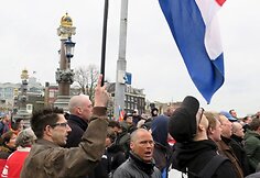 Europoje surengti prie&scaron; pabėgėlius nukreipti protestai