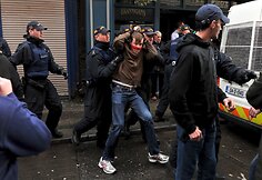 Europoje surengti prie&scaron; pabėgėlius nukreipti protestai