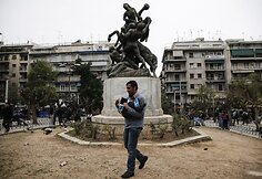 Atėnų centre būriuojas į Vakarų Europą neįleisti migrantai