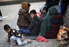 Atėnų centre būriuojas į Vakarų Europą neįleisti migrantai