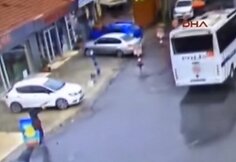Stambule dvi užpuolikės atakavo policijos būstinę
