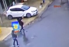 Stambule dvi užpuolikės atakavo policijos būstinę